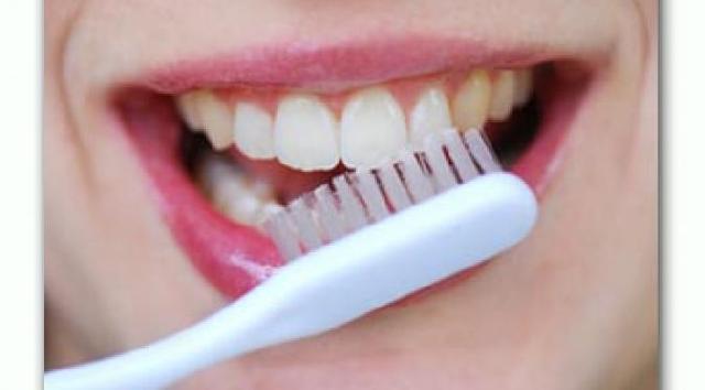 Ini Akibat Bertukar Sikat Gigi dengan Orang Lain