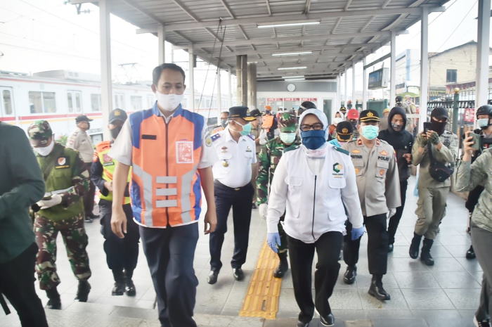 Alasan Terburu-buru, Perempuan Positif Corona Dibiarkan Naik KRL dari Bogor ke Jakarta