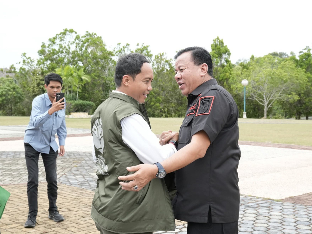 Bupati Suhardiman Ngadu Soal Indikasi Perizinan Ilegal Perusahaan ke Menhut Raja Juli