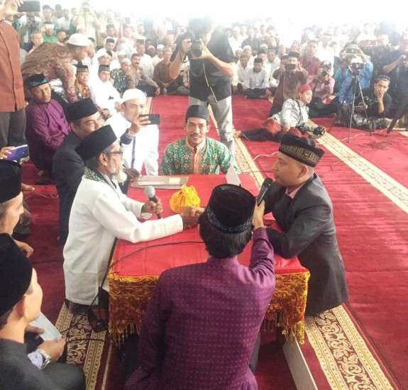 UAS Jadi Saksi Nikah Sahabatnya di Bireuen Aceh