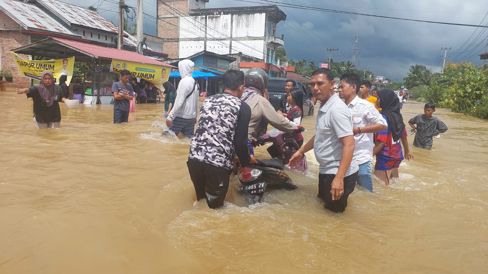 Akses Lintas Rohul-Sumut Terendam Banjir Tak Bisa Dilalui