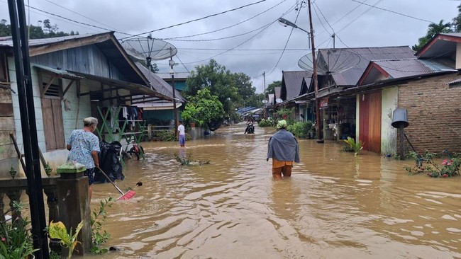 8 Orang Meninggal akibat Bencana Banjir dan Longsor di Tapanuli Selatan