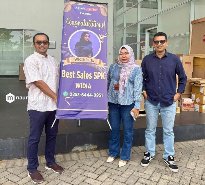 Capaian Gemilang Widia Putri Jual 5 Unit Mobil Isuzu