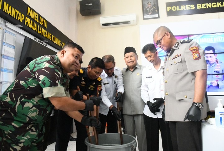 Polres Bengkalis Musnahkan 896 Gram Sabu