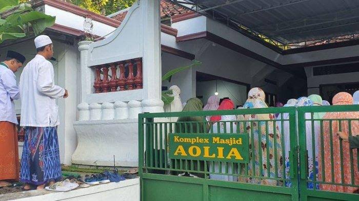 Muslim Jemaah Aolia Laksanakan Salat Idulfitri Hari Ini