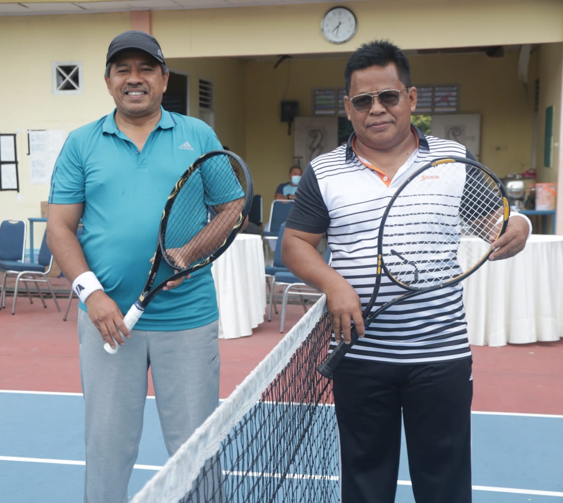 Bupati Siak dan Wali Kota Banda Aceh Tanding Persahabatan Tenis Lapangan