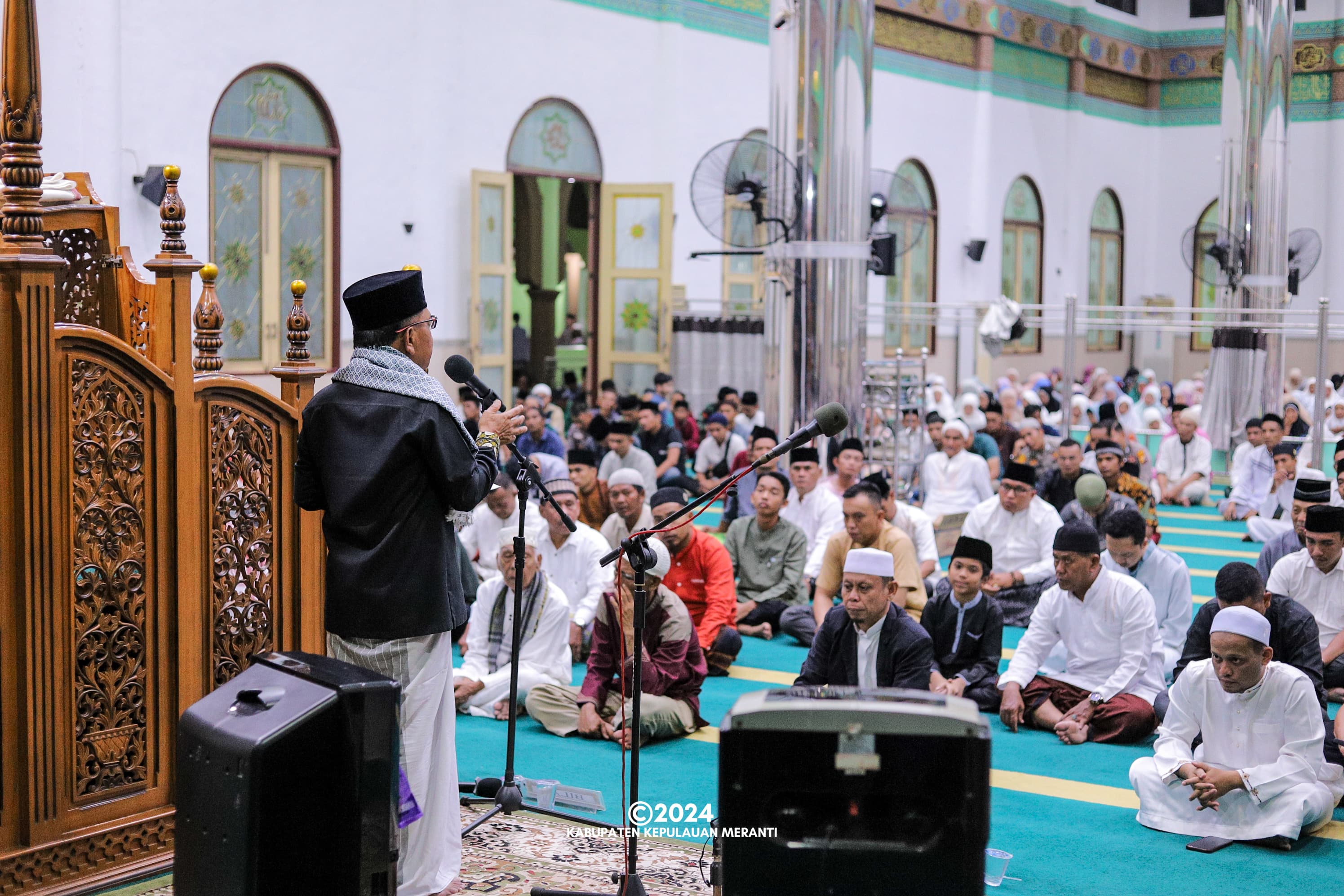Salat Tarawih di Masjid Agung Darul Ulum, Plt Bupati Asmar: Dimudahkan Jalani Ibadah Puasa
