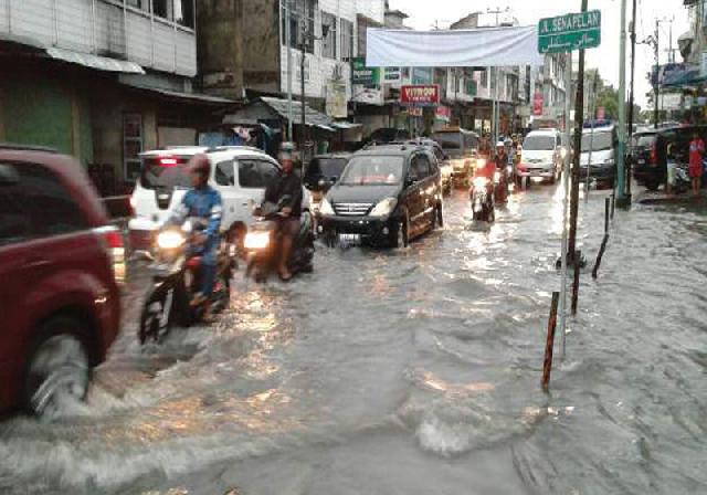 Hujan Deras, Pekanbaru Dikepung Banjir