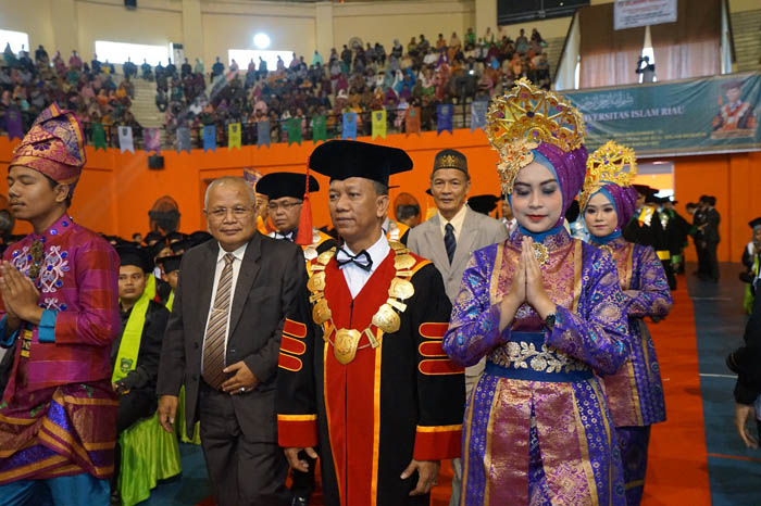 Sabtu, UIR Wisuda 1.236 Mahasiswa, 10 Asal Thailand