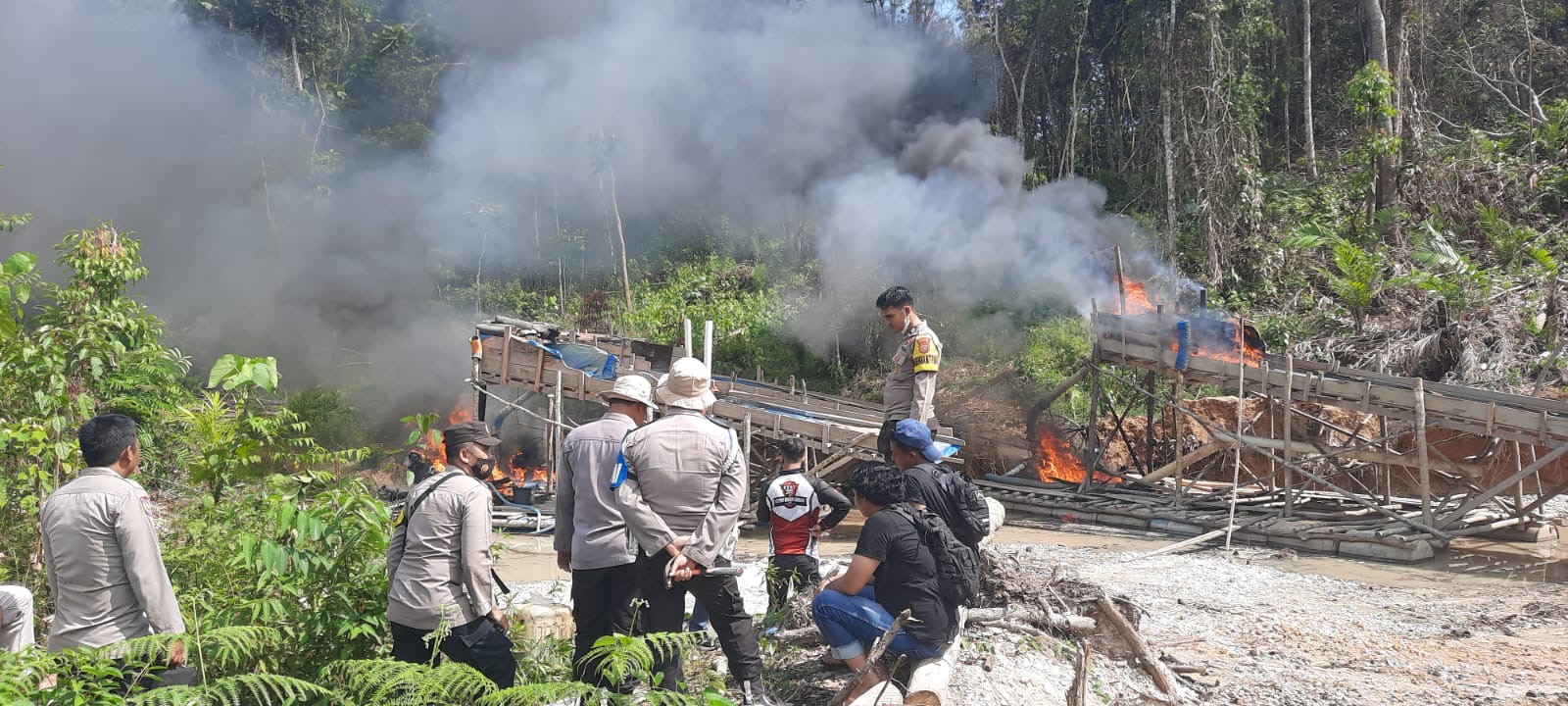 10 Rakit Tambang Ilegal di Inhu Dimusnahkan