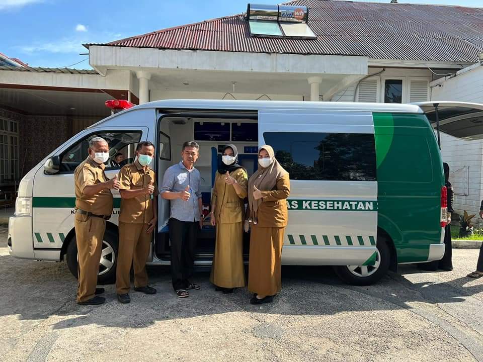 Bupati Rohil Serahkan Satu Unit Ambulance Untuk Puskesmas Sedinginan