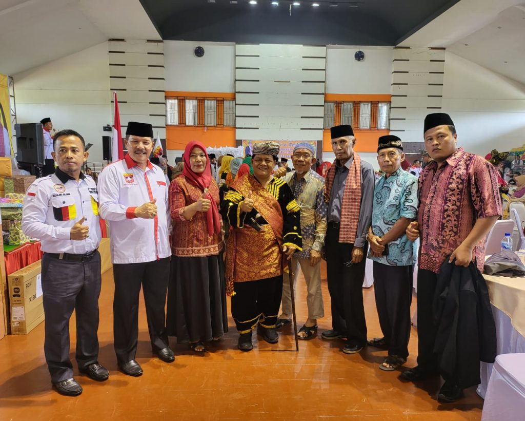 Wakil Ketua DPRD Kampar Fahmil, Dt. Sati Nan Tuo Ikut Dilewakan Gala di Milad IKLA Riau