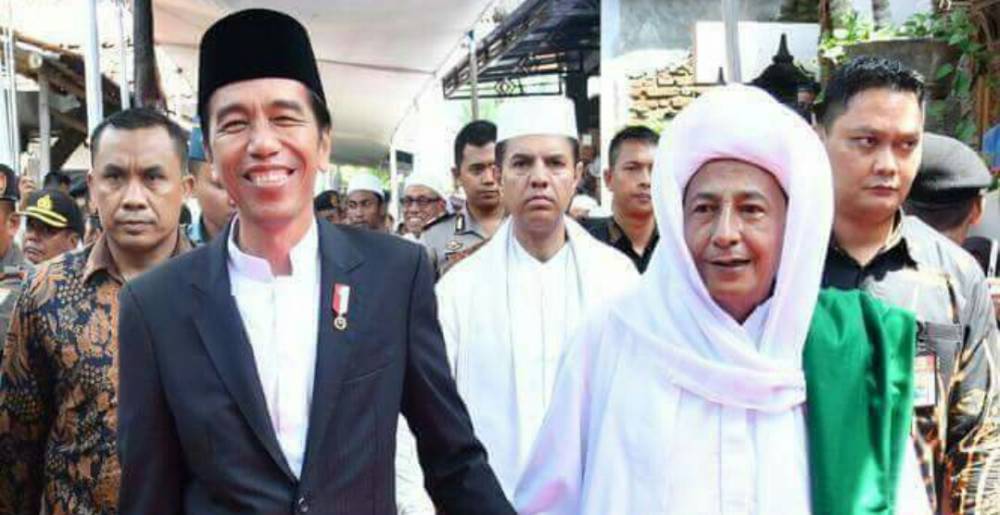 Setelah Sandiaga Uno, Kini Jokowi Dicap Santri, Begini Ceritanya