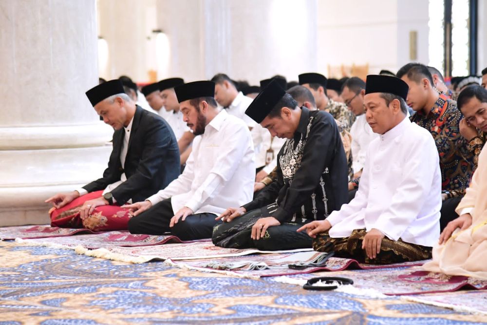 Jokowi Salat Idulfitri di Masjid Sheikh Zayed Surakarta