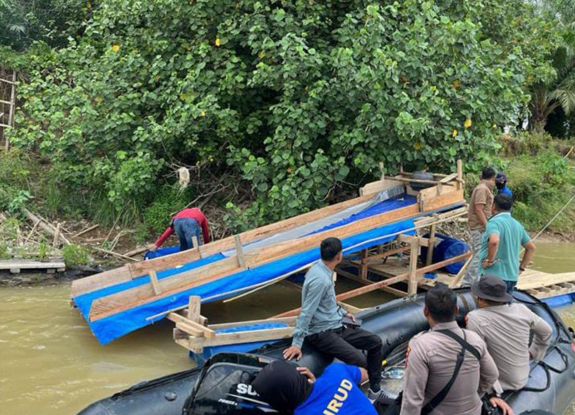 55 Unit Ditertibkan, Pemilik Rakit PETI Minta Bongkar Sendiri