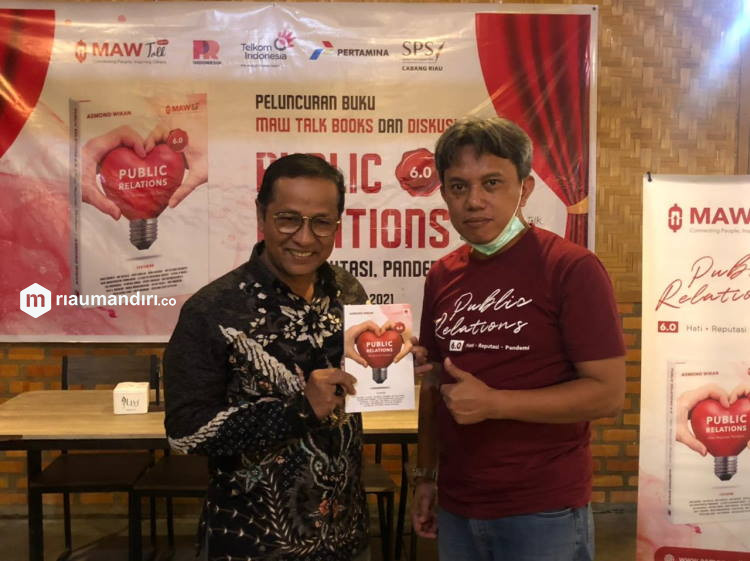 Sekjen SPS Pusat Launching Buku di Pekanbaru