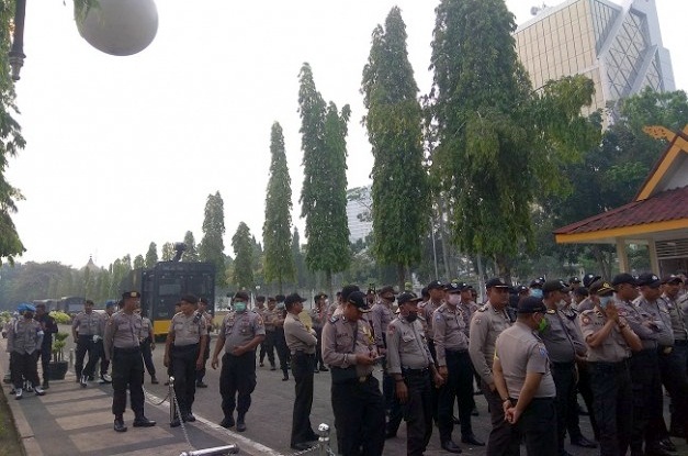 Water Cannon Disiagakan Amankan Demo Karhutla di Kantor Gubernur Riau