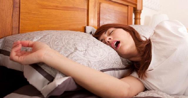12 Cara Ampuh Mengatasi Ngiler Saat Tidur
