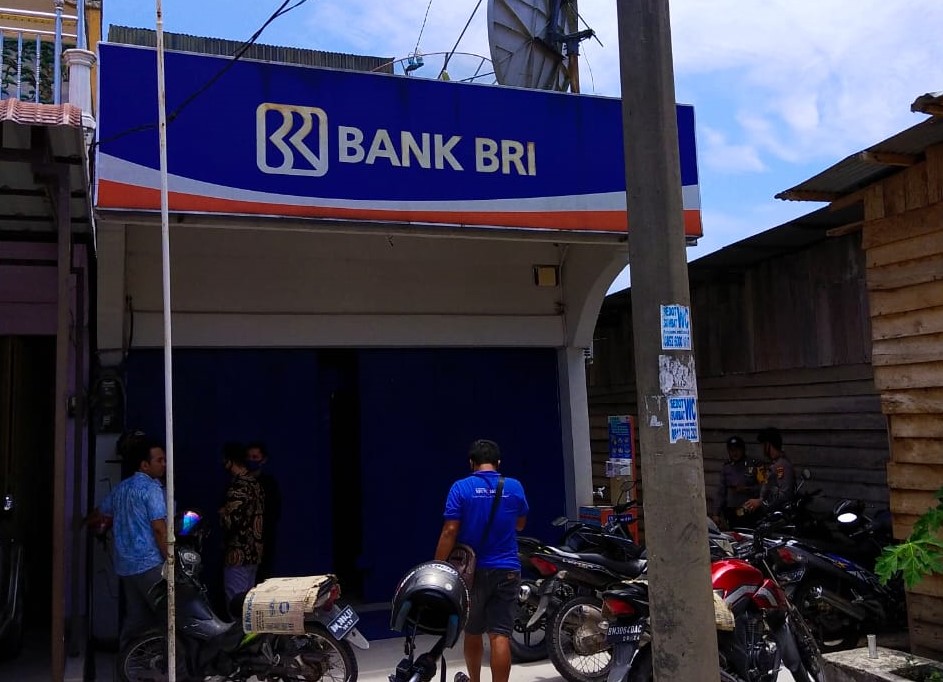 Siang Bolong, Kantor Bank BRI Unit Sebangar Dirampok, Karyawan-Security Ditodong Senpi