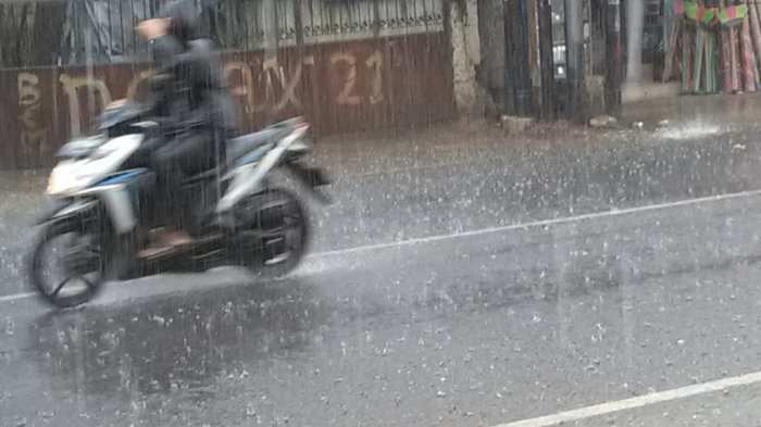 Akhirnya Kampar Diguyur Hujan, Warga: Alhamdulillah, Semoga Mengurangi Asap