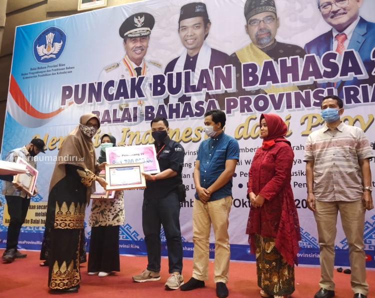 Riaumandiri.id dan Koran Haluan Riau Sabet Penghargaan dari Balai Bahasa