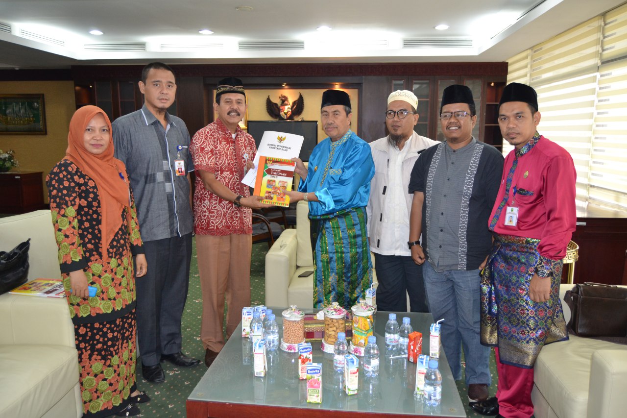 Gubernur Terima LPJ KIP Riau 2018, Syamsuar: Budayakan Transparansi Informasi Publik