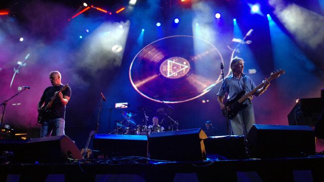 Konser Tribut Pink Floyd Dibubarkan, Fan Maki-maki Polisi
