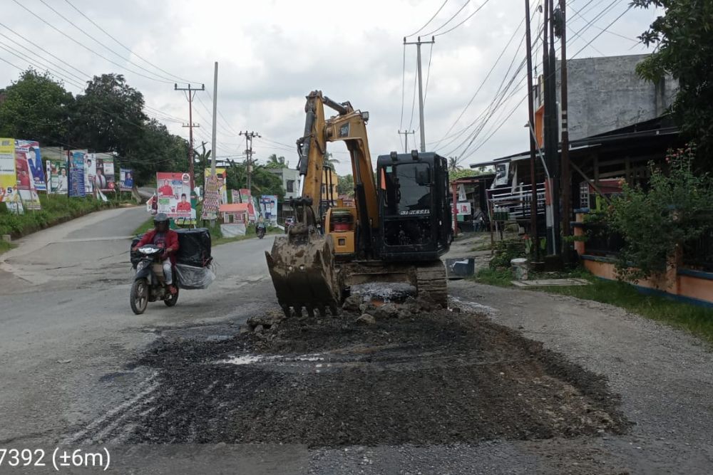Jalan Provinsi di Kuansing Diperbaiki