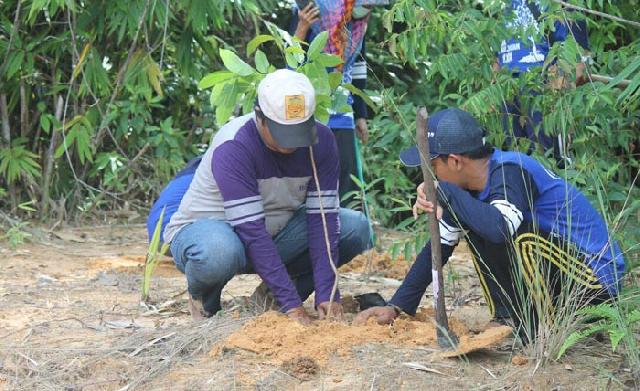 Himaprobio FKIP Unri Kembalikan Fungsi Hutan Melalui Pekan Penghijauan ke-30