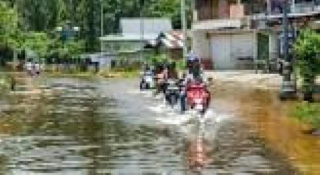 Simpang Supra Pasirpangaraian Mulai Direndam Banjir