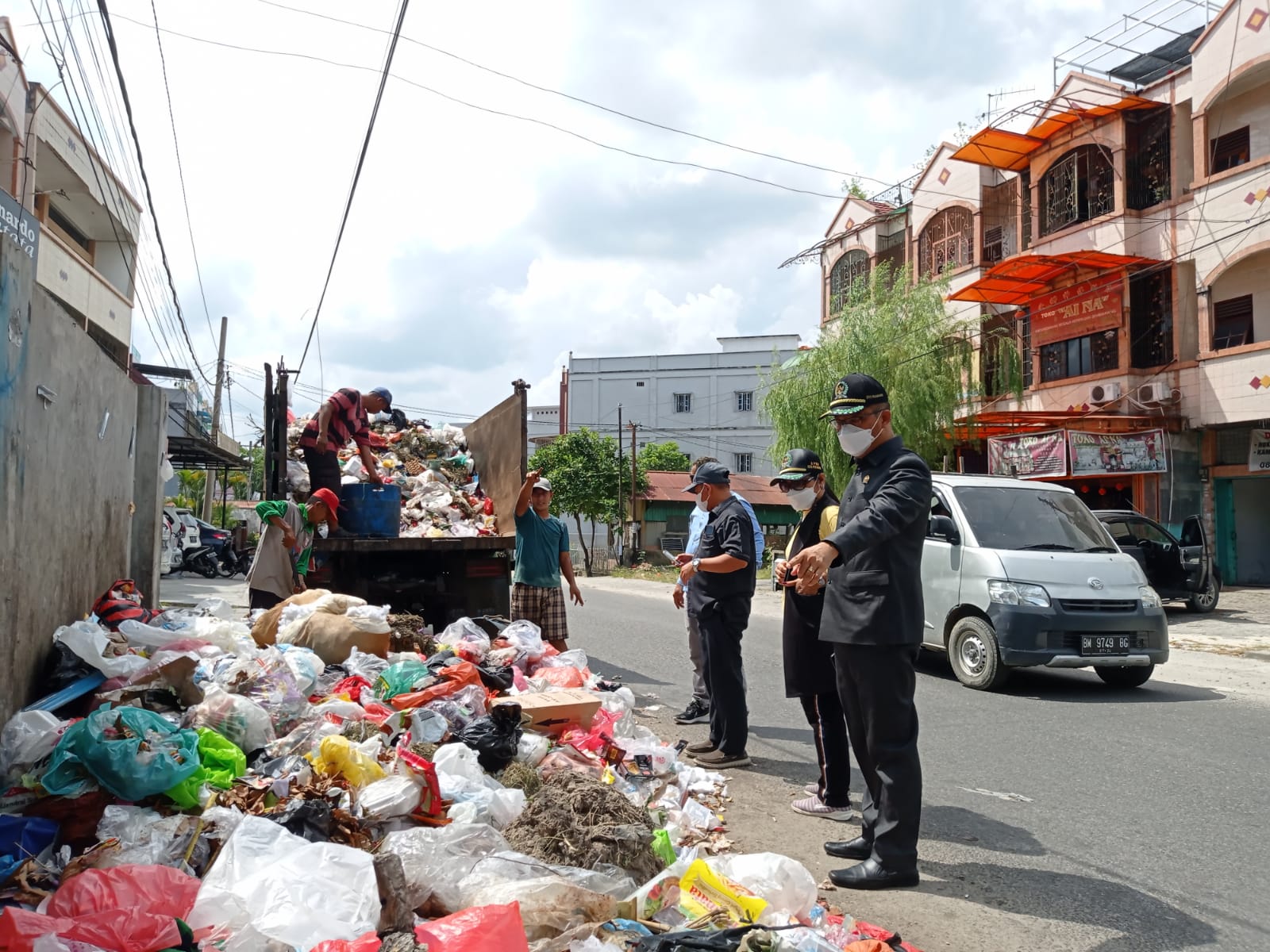 Warna-Warni Tumpukan Sampah, Komisi IV: DLHK Pekanbaru gagal