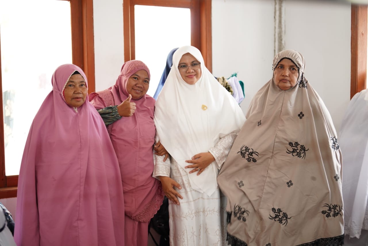 Bupati Afni Salat Iduladha 1446 di Tasik Betung