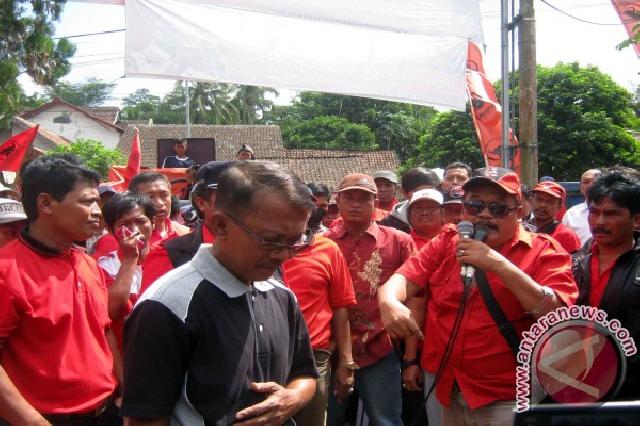 Massa PDIP Mengamuk di Kantor Radar Bogor, Staf Dipukul, Inventaris Dirusak