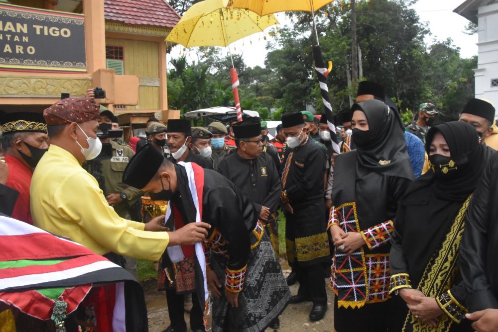 Brigjen TNI M Syech Ismed Sandang Dua Gelar Datuk di Riau Jelang Pindah Tugas ke Aceh