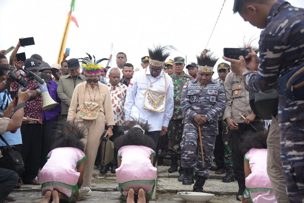 Yan Mendenas Minta Dana Otsus Papua untuk Subsidi Pendidikan