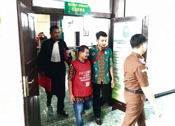 Tebang 20 Pohon, Masyarakat Adat Suku Sakai Didakwa dengan Pasal Berlapis