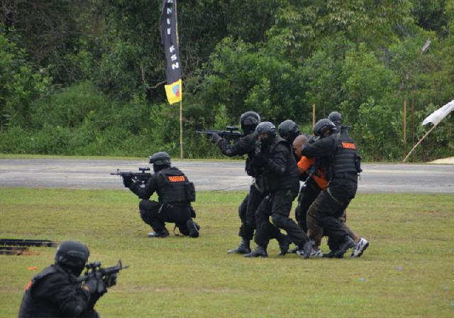 Paskhas Tampilkan Simulasi Pembebasan Sandera