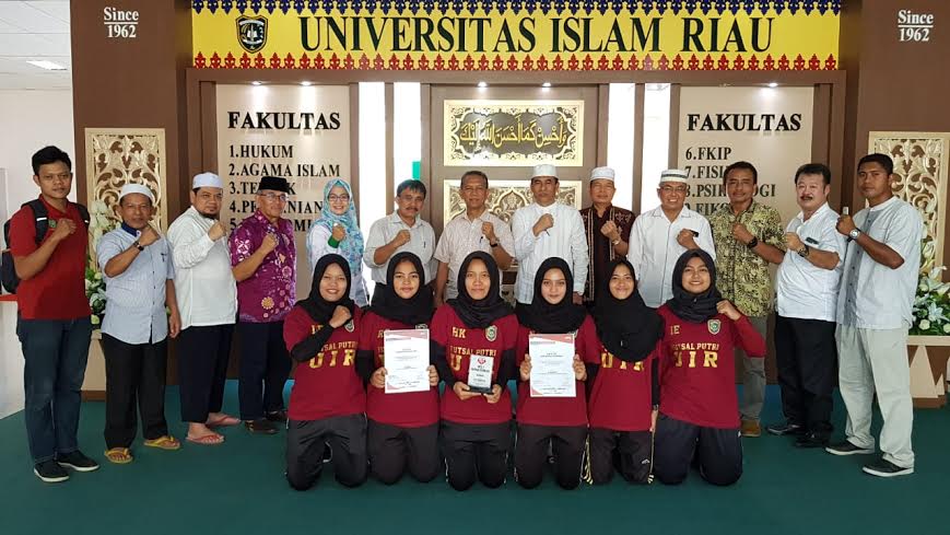 Rektor Apresiasi Prestasi Tim Futsal Puteri UIR Raih Posisi IV di Liga Mahasiswa Nasional