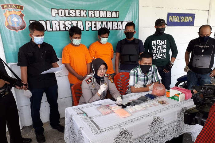 Terima Upah Rp500 Ribu, Dua Kurir Narkoba Ditangkap di Pekanbaru