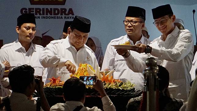 Potongan Tumpeng Prabowo untuk Anies dan Sandi Dinilai Bermakna 'Memagari' dari Partai Lain