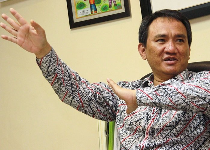 Soal Kasus Ahmad Dhani, Andi Arief Sindir Jokowi dengan Bisnis Kedua Anaknya