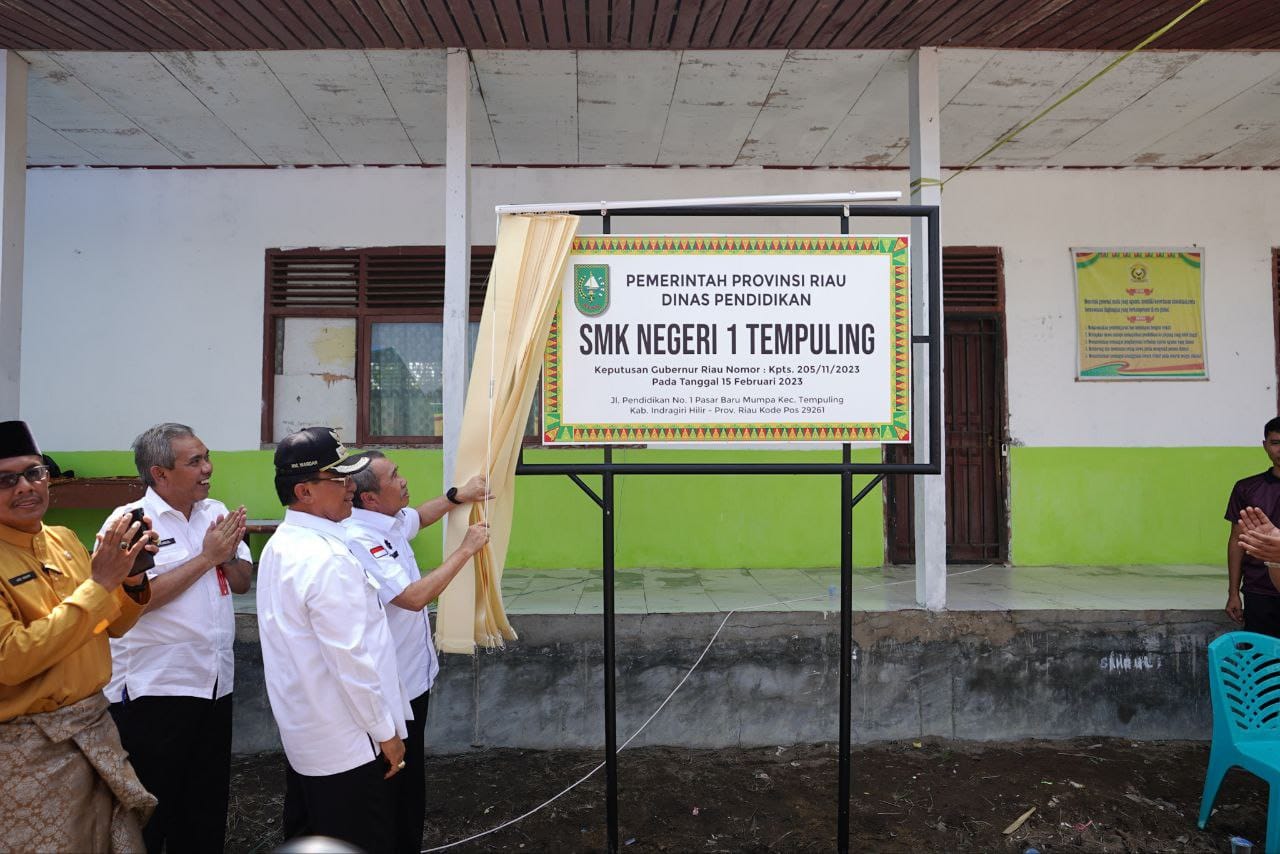 Gubri Syamsuar Resmikan SMK Negeri 1 Tempuling