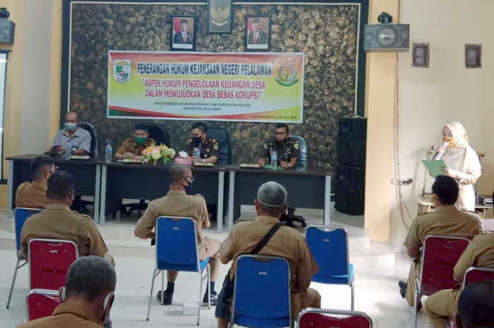 DPMD dan Kejari Pelalawan Beri Penerangan Hukum Bagi Kades di Tiga Kecamatan
