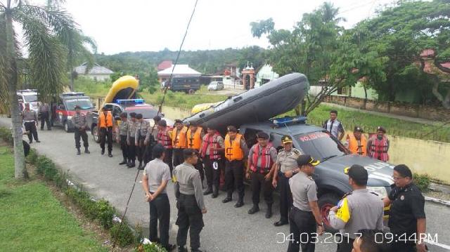 Polres Kampar Turunkan Personel ke Daerah Rawan Banjir