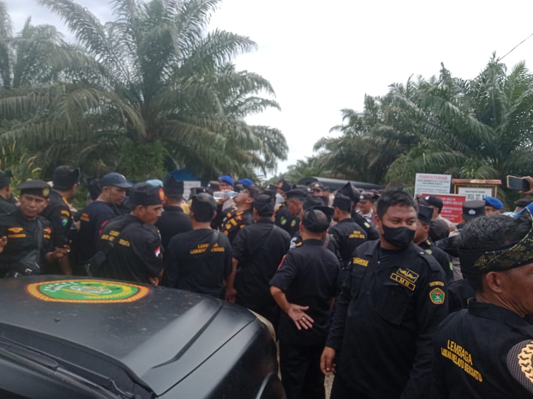 Sengketa Tanah, Polres Siak Harap Massa Bisa Menahan Diri