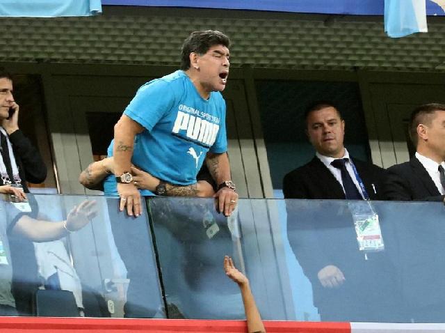 Argentina Menang, Maradona Dilarikan ke Rumah Sakit 
