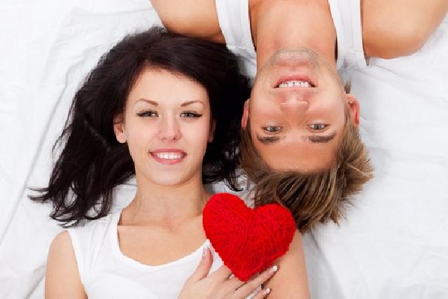 Studi: 4 Manfaat Seks Rutin Dengan Suami Untuk Kecantikan