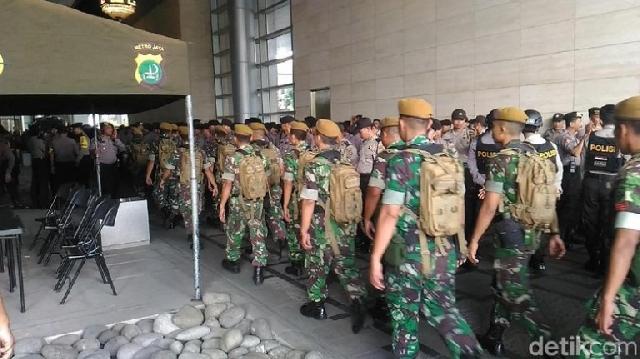 Usai Salat Jumat Massa FPI Bergerak ke Kantor Facebook, 1.200 Polisi Siaga Amankan Demo