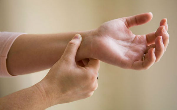 Wajib Tahu! 4 Titik Akupresur untuk Mengatasi Mabuk Perjalanan