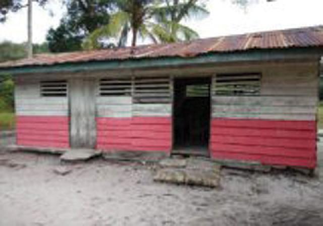 Belasan Sekolah di Lingga Tanpa Dinding